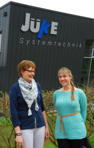 Marianne Voßgröne (l.) und FH-Studentin Marta Kubiak sind für ein Semester ein Mentoring-Tandem. Marianne Voßgröne (l.) und FH-Studentin Marta Kubiak sind für ein Semester ein Mentoring-Tandem.