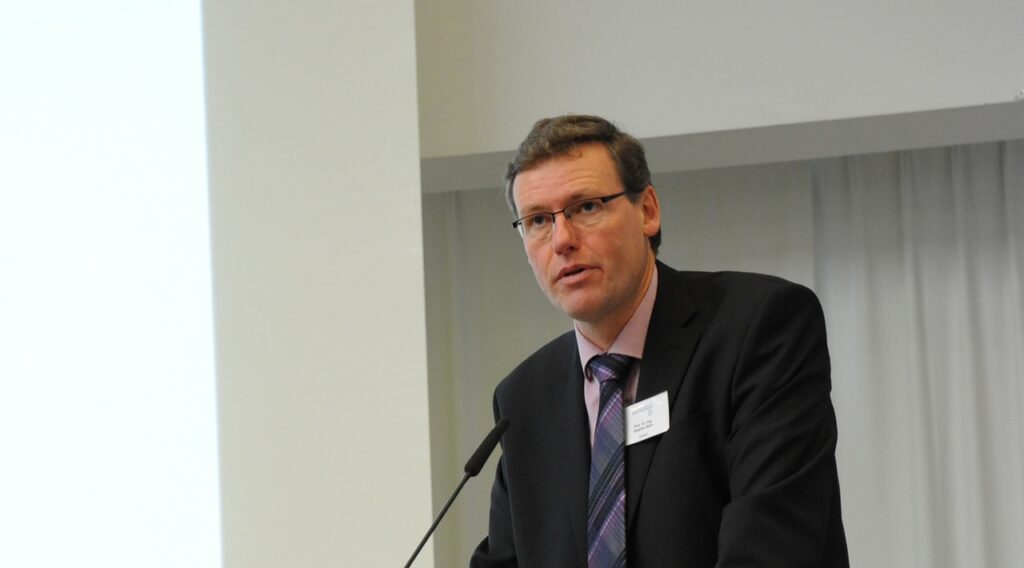 Dekan Prof. Dr. Stephan Behr sieht den Ausbau des Studienangebots am Fachbereich Maschinenbau mitverantwortlich für die steigende Nachfrage. (Foto: FH Münster/Reiner Schönfeld)